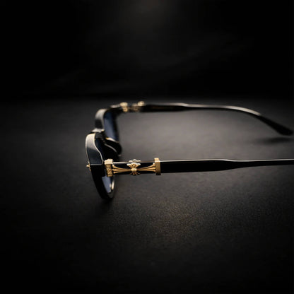 SIGNATURE BOLD – MONTURE CARRÉE À PRÉSENCE IMPOSANTE