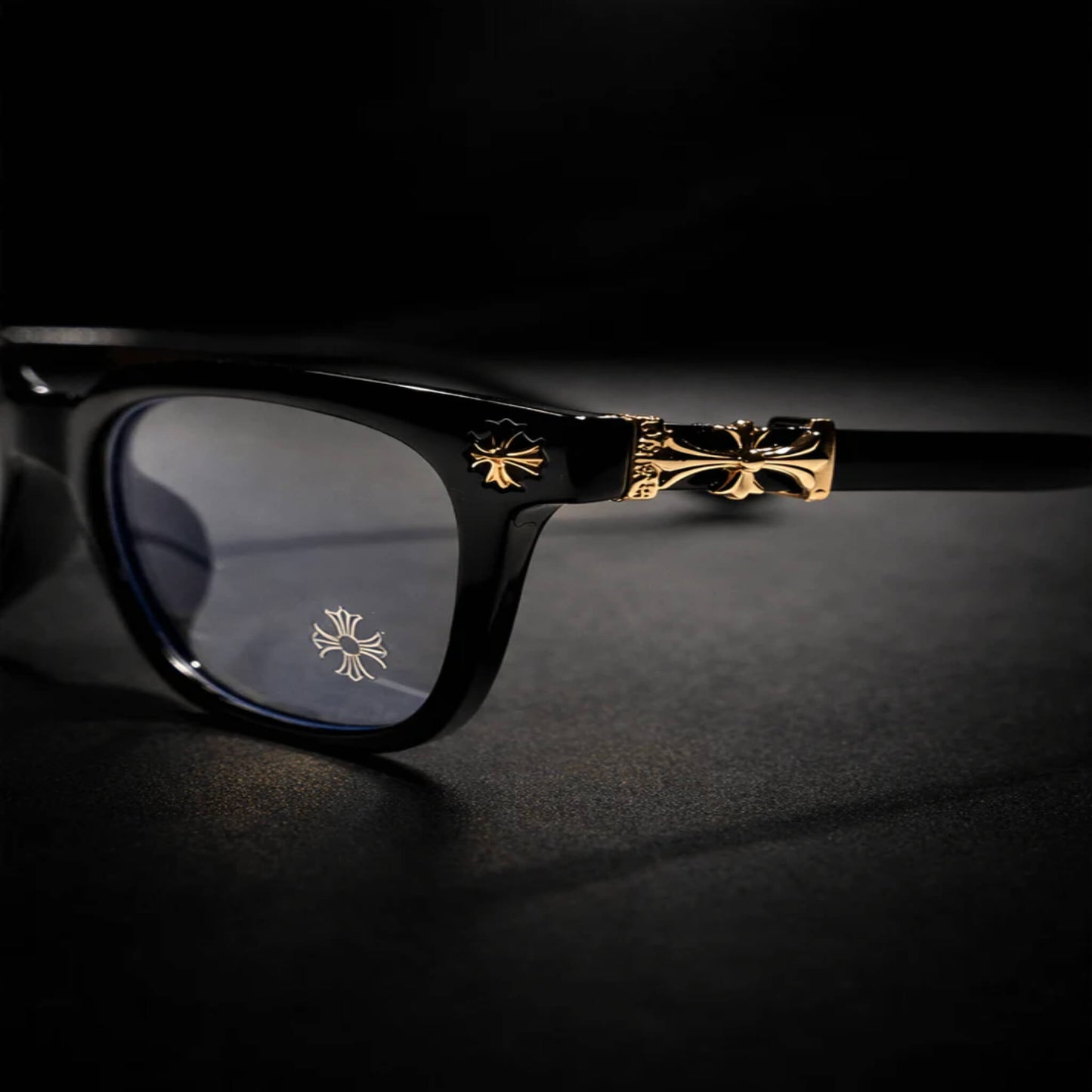 SIGNATURE BOLD – MONTURE CARRÉE À PRÉSENCE IMPOSANTE