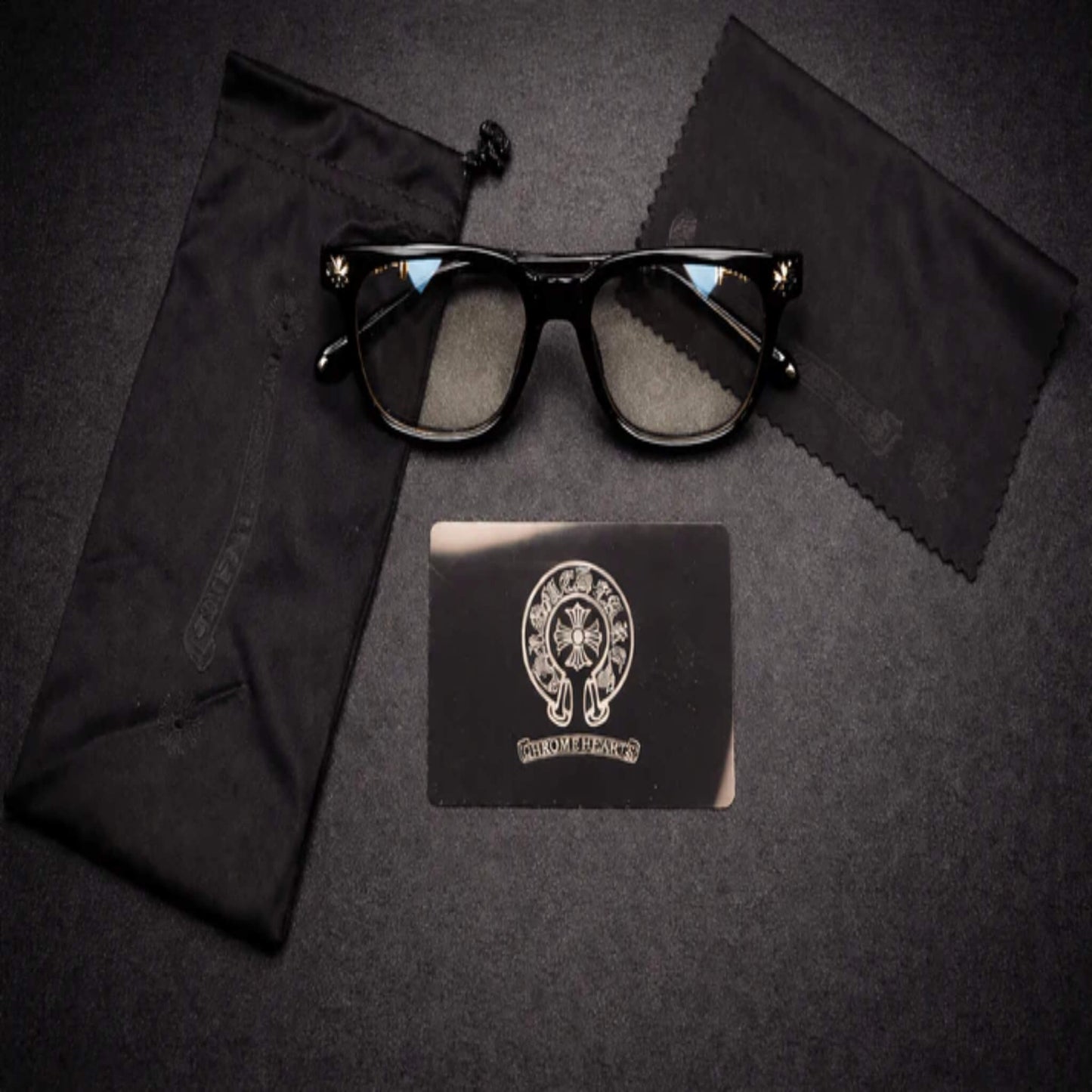 SIGNATURE BOLD – MONTURE CARRÉE À PRÉSENCE IMPOSANTE